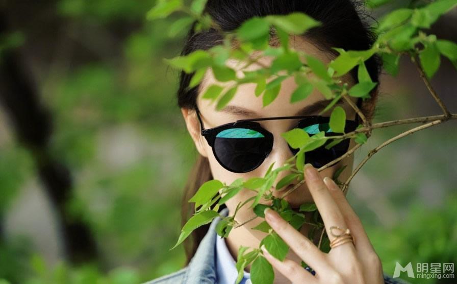 倪妮春日街拍灵动活跃纯净美好宛如处子_图-11