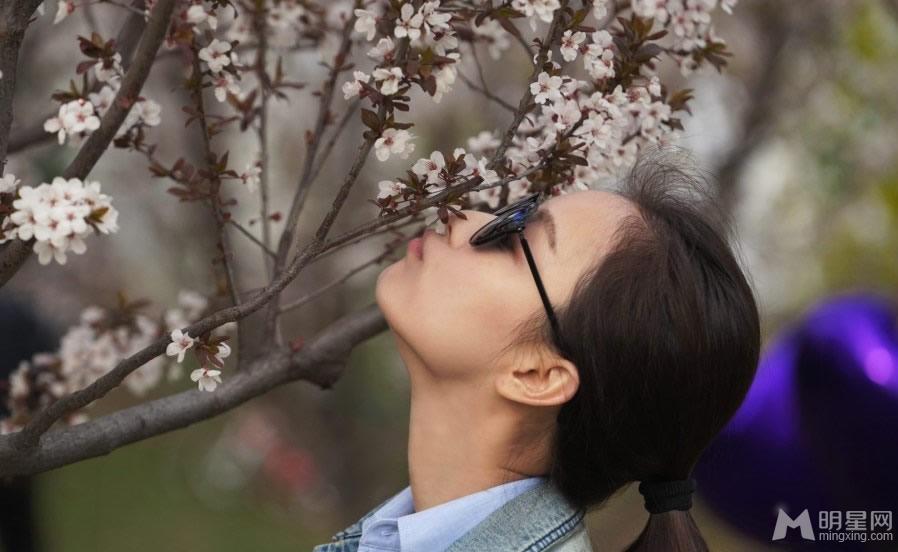 倪妮春日街拍灵动活跃纯净美好宛如处子_图-10