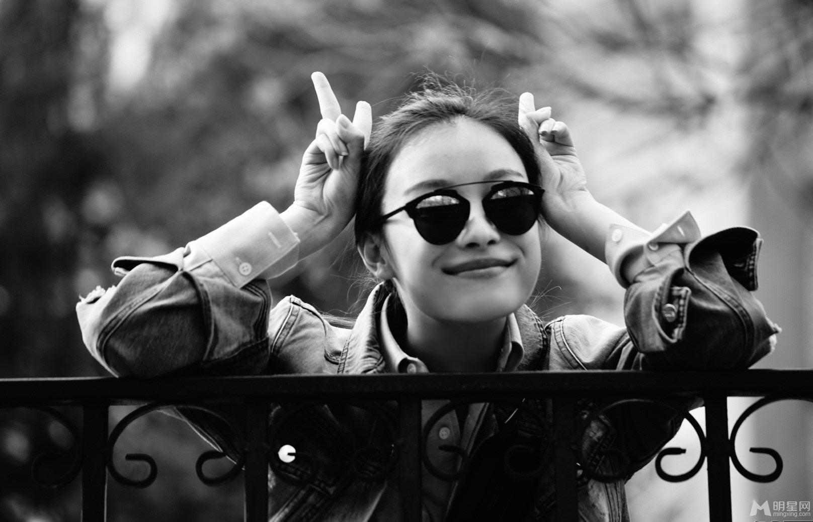 倪妮春日街拍灵动活跃纯净美好宛如处子_图-1