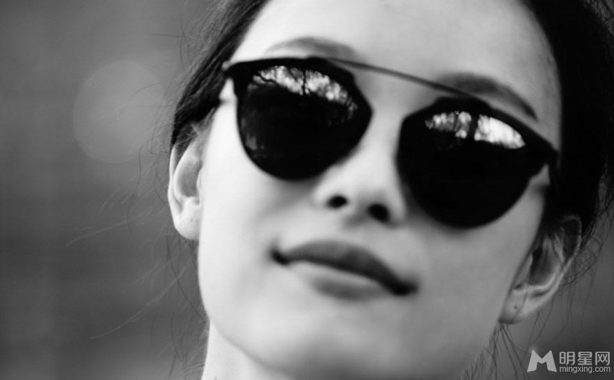 倪妮春日街拍灵动活跃纯净美好宛如处子_图-7