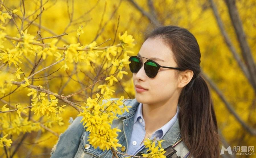 倪妮春日街拍灵动活跃纯净美好宛如处子_图-12