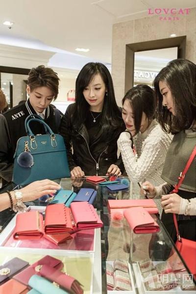 F（X）宋茜代言lovcat品牌包包写真_图-9