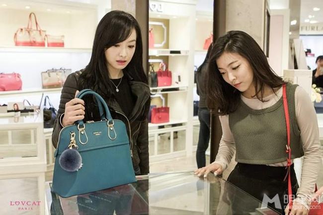 F（X）宋茜代言lovcat品牌包包写真_图-12