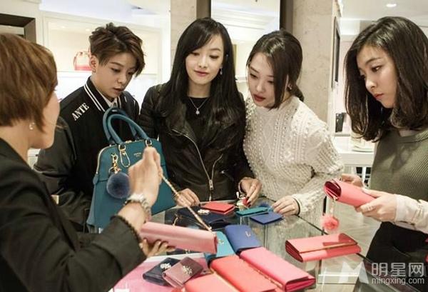 F（X）宋茜代言lovcat品牌包包写真_图-25