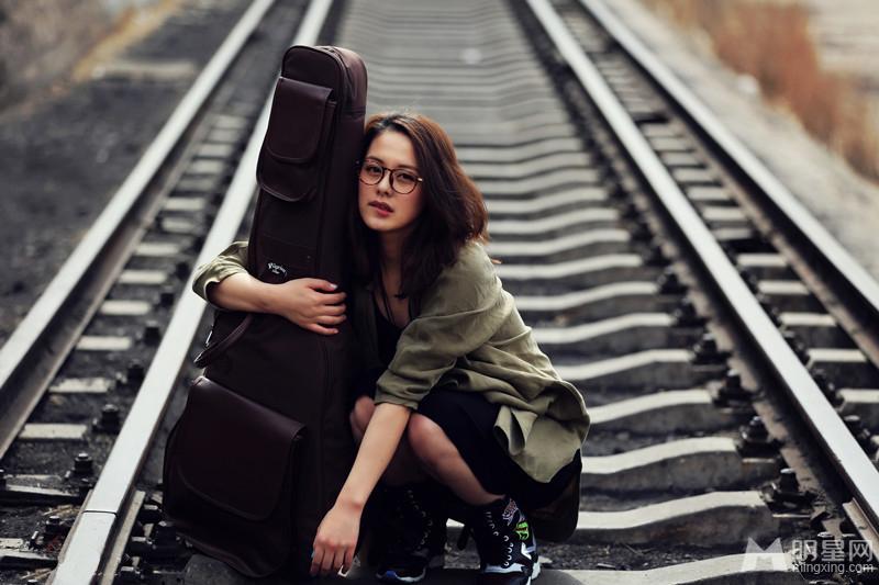 王力可氧气女神写真精致典雅尽显青春文艺气质_图-7