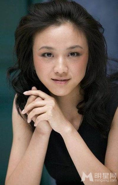 汤唯黑衣写真尽显成熟有女人味_图-3