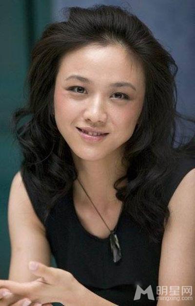 汤唯黑衣写真尽显成熟有女人味_图-2