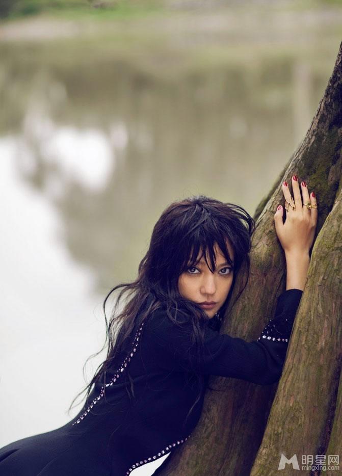 赵薇烟熏妆野性写真大眼性感如野猫_图-8
