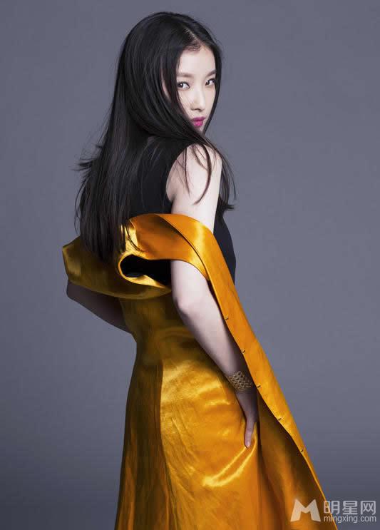 倪妮性感高冷登封面尝试另类风格_图-6