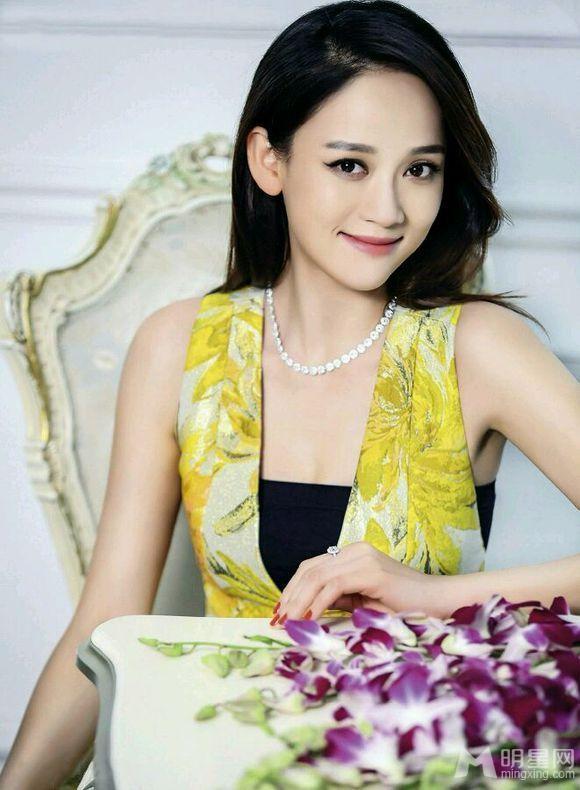 陈乔恩拍温婉气质写真希望自己温柔中进取_图-4