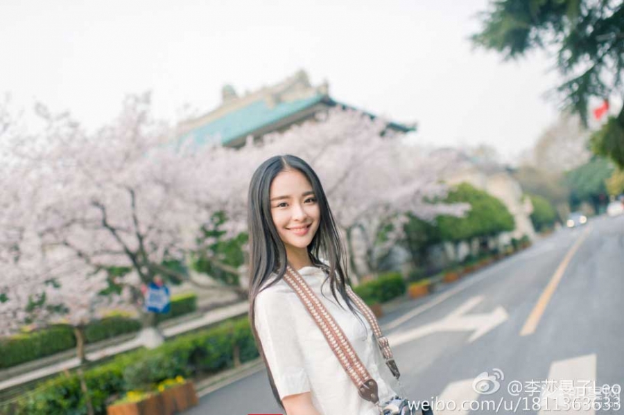 武大再现全能女神李莎旻子樱花写真完胜黄灿灿_图-2