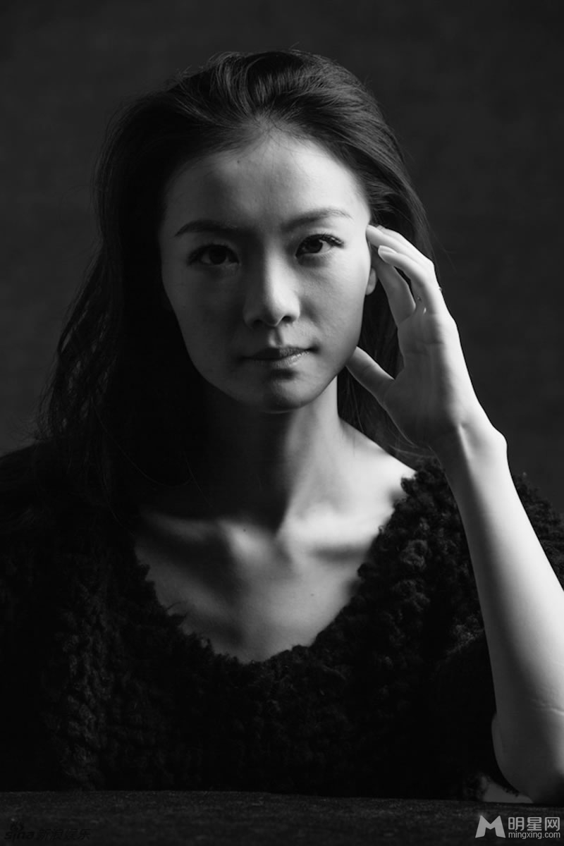 《万物生长》齐溪个人黑白素颜写真_图-5