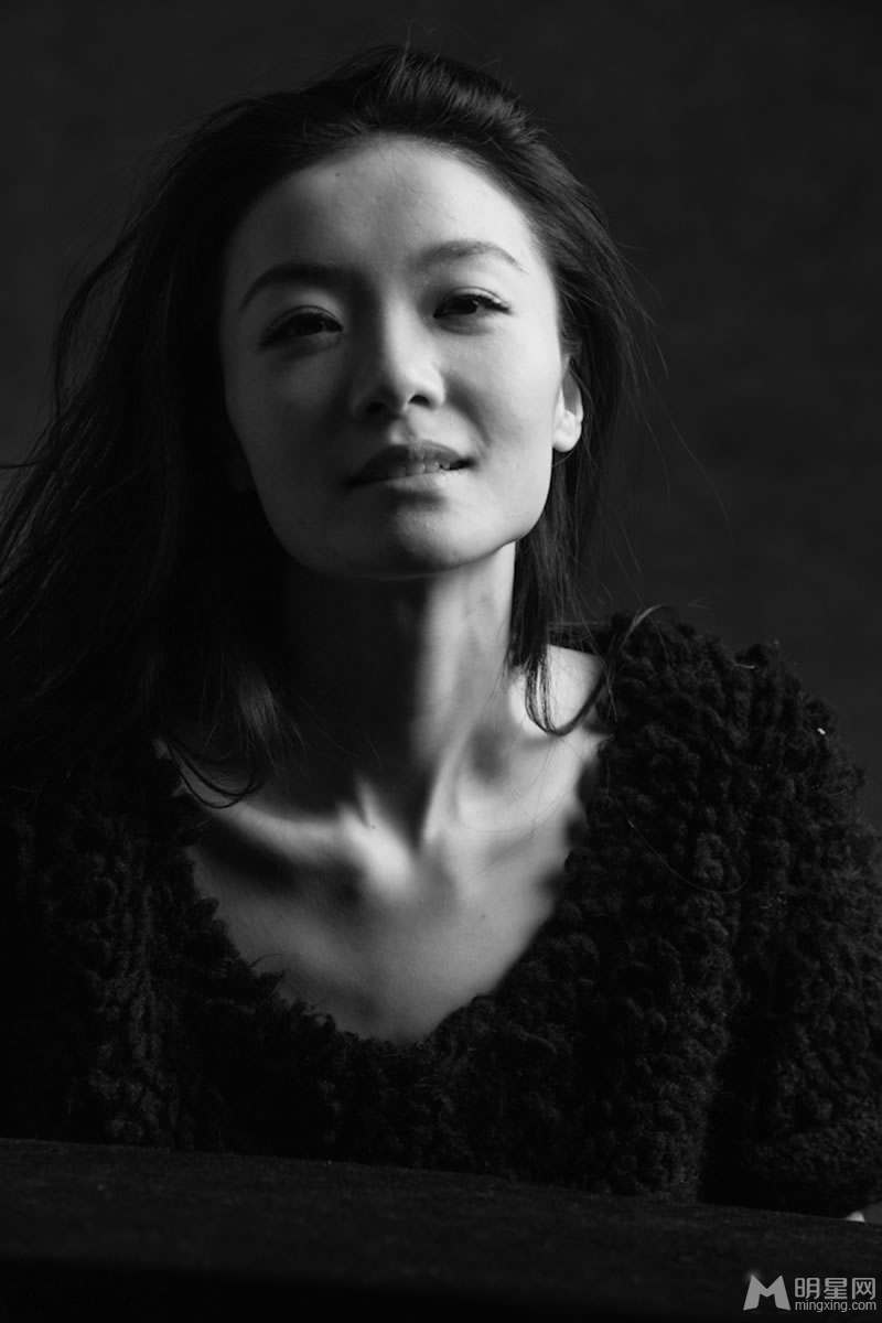 《万物生长》齐溪个人黑白素颜写真_图-1