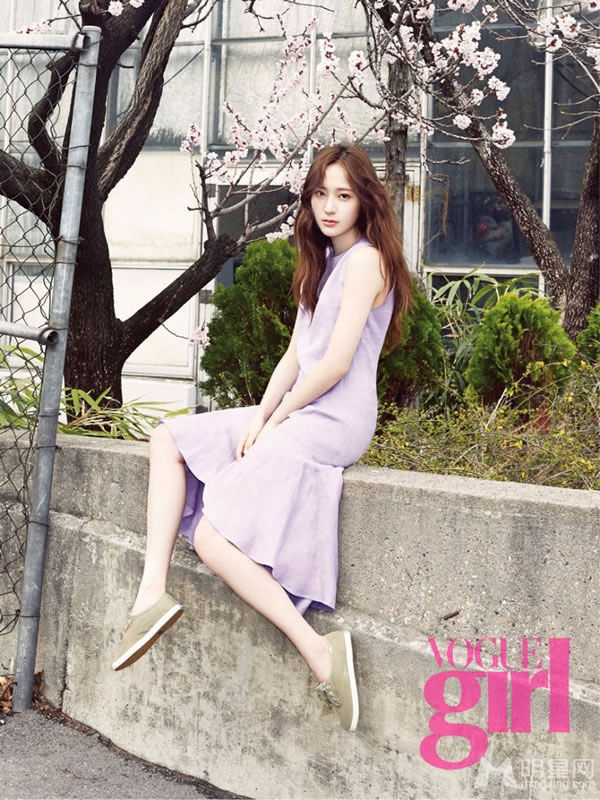 f(x)Krystal春日写真散发少女婀娜魅力_图-1