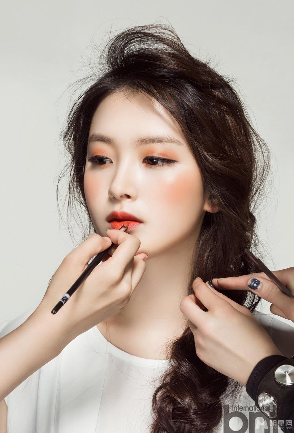 韩国美女魔术师诱人性感写真曝光_图-1