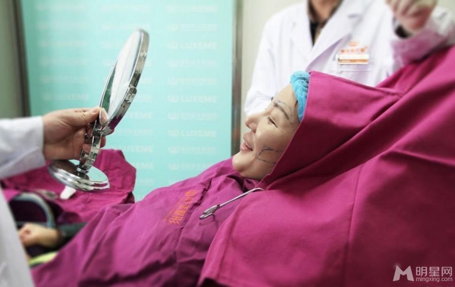 中戏校花拼尽全力为思聪隆胸整形样样来_图-2