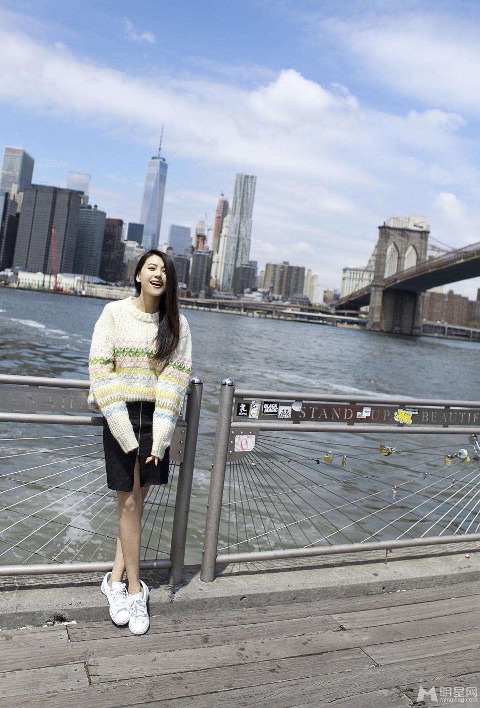 高圆圆纽约清亮动人街拍女神范轻松驾驭暖系风_图-2