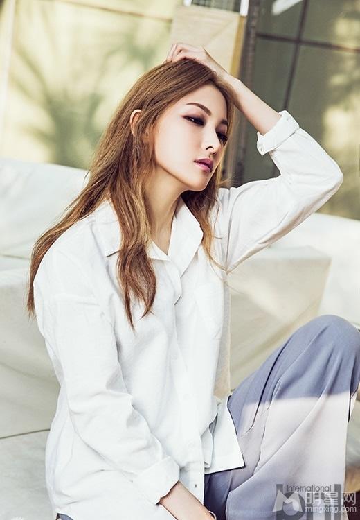 韩星KARA朴奎利写真白衬衫上演极致魅惑_图-17