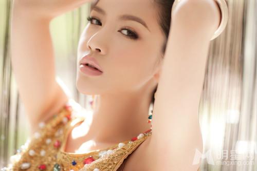 潘霜霜性感写真美艳如花女神范驾驭至美写真_图-3