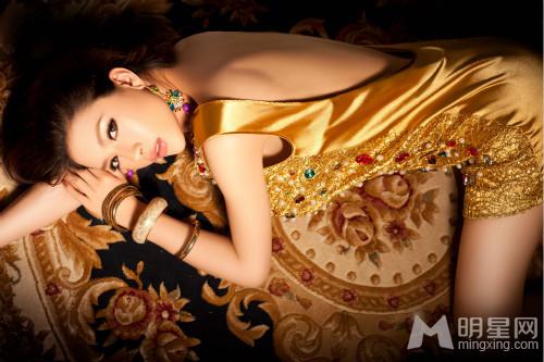 潘霜霜性感写真美艳如花女神范驾驭至美写真_图-1
