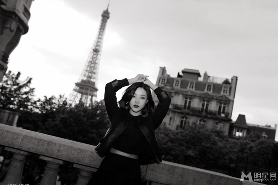 邓家佳巴黎拍写真黑白色调时尚气息弥漫_图-1