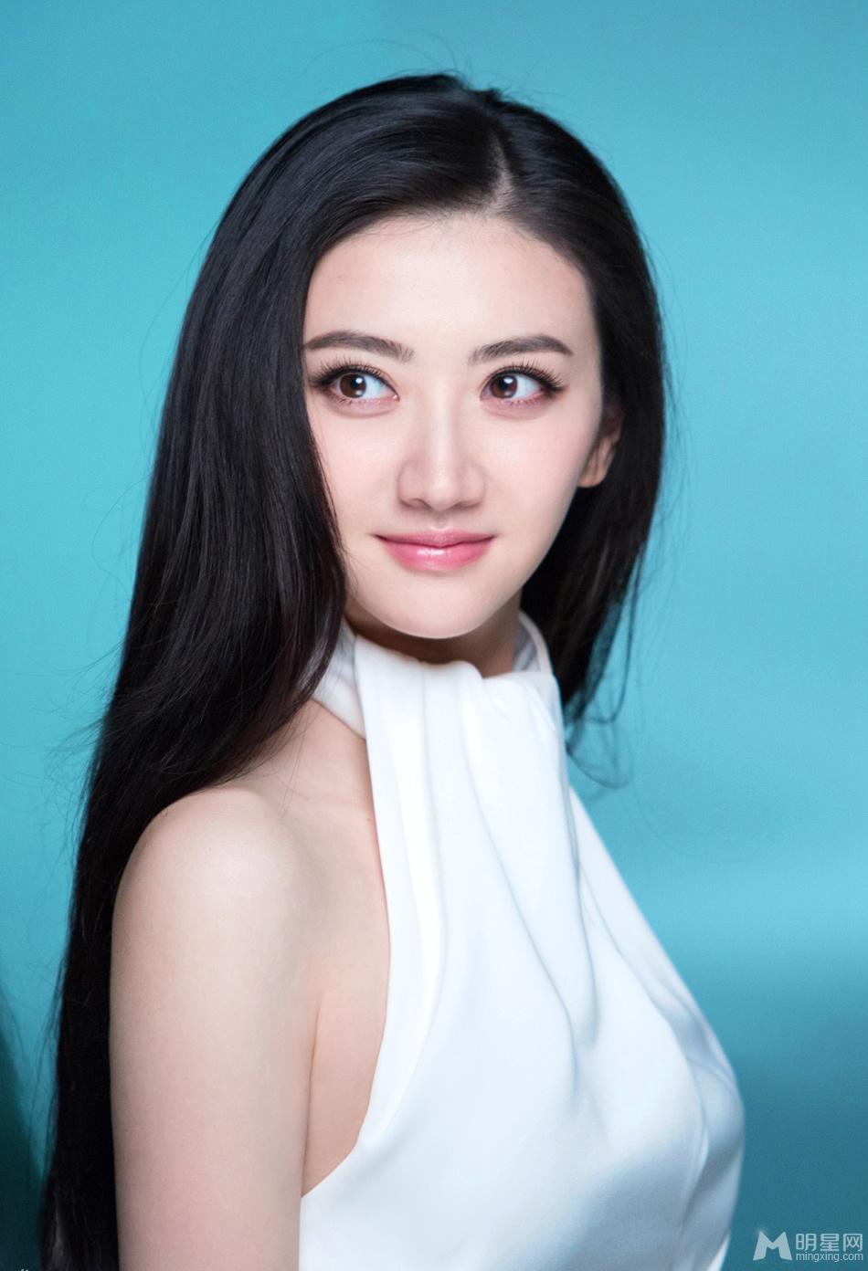 景甜夏日风干练写真大片气质出众颜值爆棚_图-1