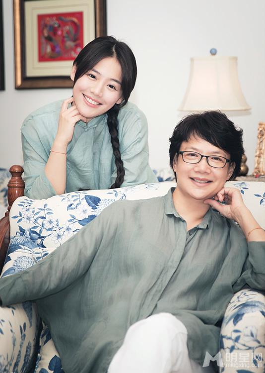 马思纯曝光母亲节写真携母亲出镜演绎爱的温暖_图-1