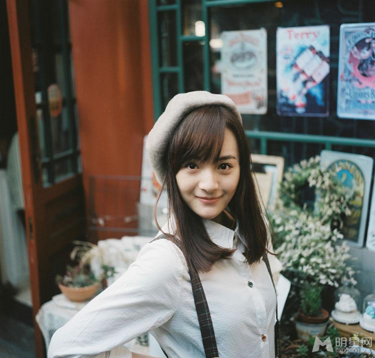 李依纯清纯素颜写真获封最美校花_图-8