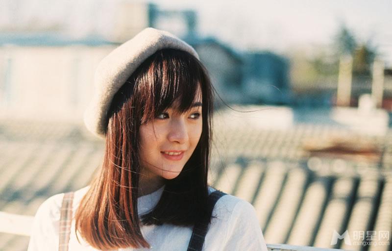 李依纯清纯素颜写真获封最美校花_图-4