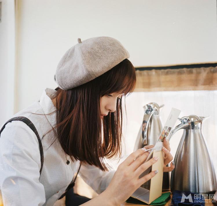 李依纯清纯素颜写真获封最美校花_图-3