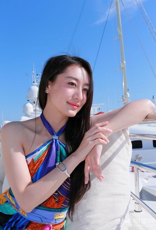 董维嘉大秀妙曼身姿现身戛纳为新作_图-9