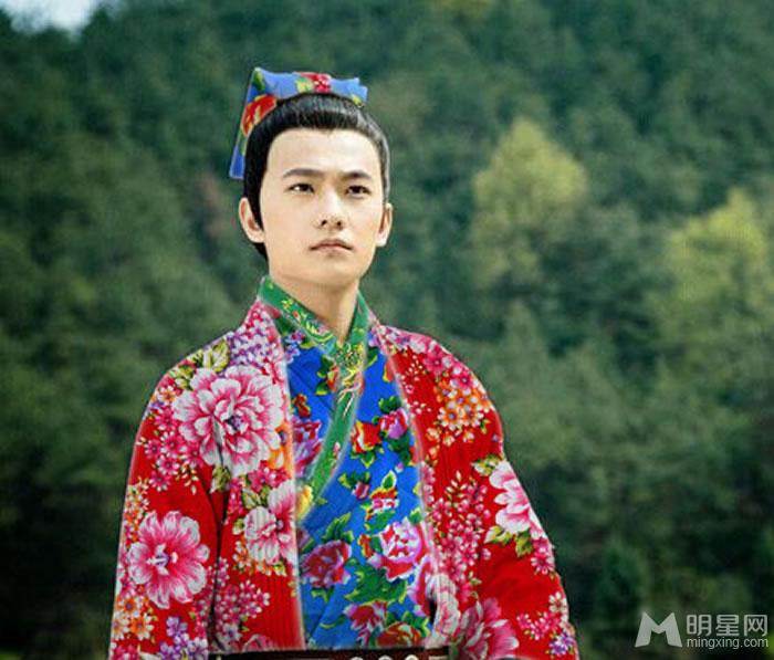 李易峰杨洋领衔鲜肉穿花棉袄依旧阳光帅气_图-15