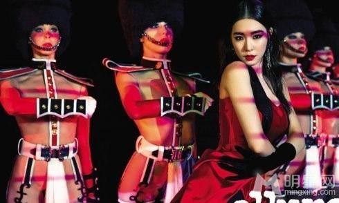女时代成员Tiffany妖艳写真性感红唇诱惑十足_图-3