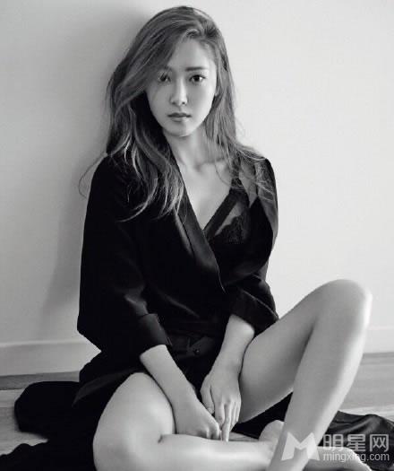 Jessica性感熟女写真优雅迷人自称不再是少女_图-1