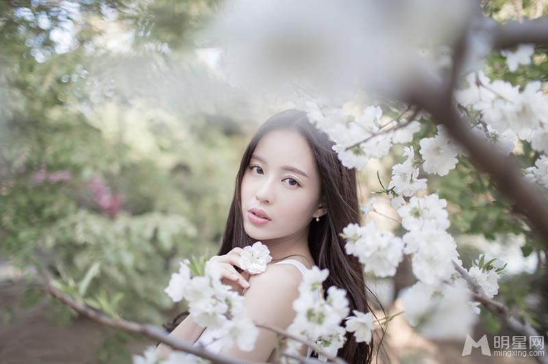 温心暖阳唯美写真清纯气质优雅迷人_图-2
