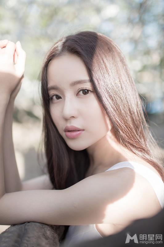 温心暖阳唯美写真清纯气质优雅迷人_图-1