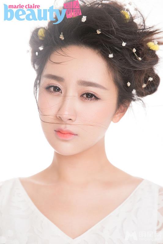 杨紫登封面大片俏皮可爱尽显青春活力_图-3