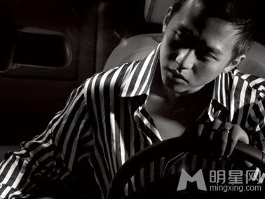 邓超豪车写真华丽奔放秀出时尚型男本色_图-1