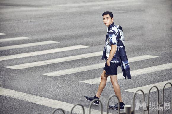《街拍时刻》“大师兄”陈伟霆不穿古装也很迷人_图-27