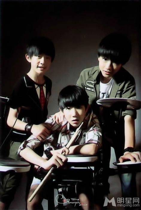 TFBOYS架子鼓旁帅气写真_图-4