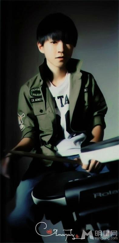 TFBOYS架子鼓旁帅气写真_图-8