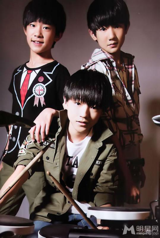 TFBOYS架子鼓旁帅气写真_图-7