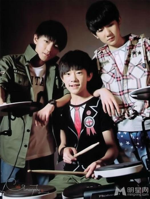 TFBOYS架子鼓旁帅气写真_图-6