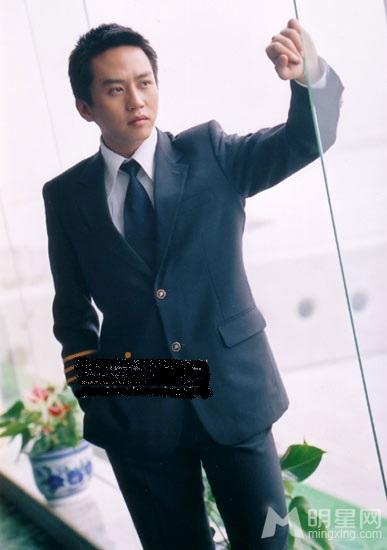邓超早期光头写真型男百变_图-3