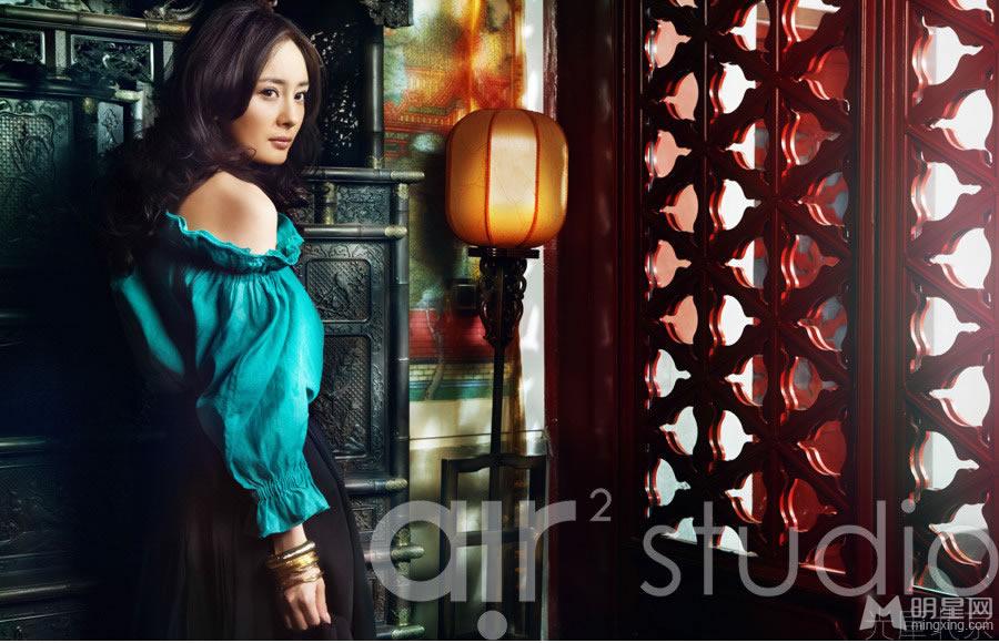 杨幂2011《时尚芭莎》写真曝光彰显古典气质_图-3