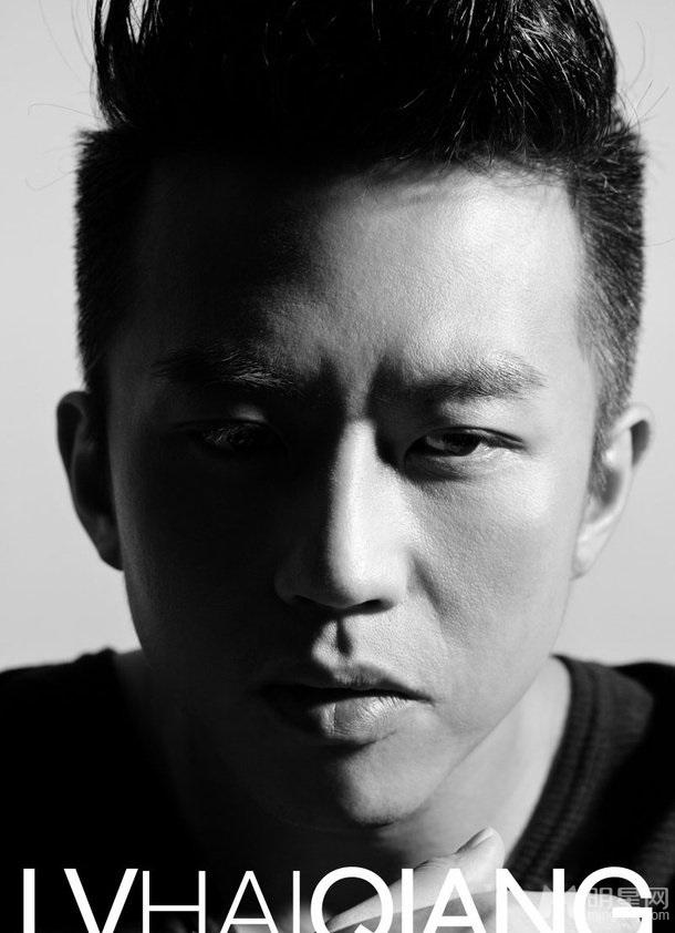 内地当红男演员邓超黑白运动写真帅气十足_图-2