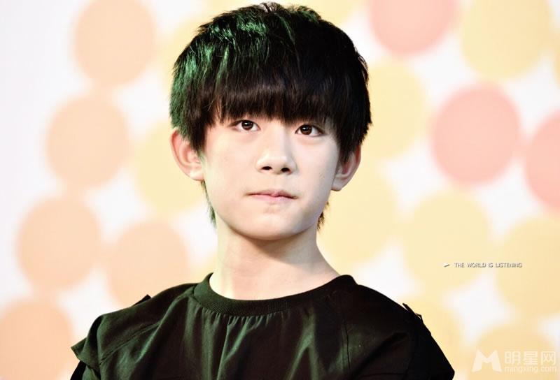 TFBOYS易烊千玺帅气写真笑容灿烂而温暖_图-8
