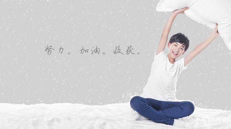 TFBOYS易烊千玺帅气写真笑容灿烂而温暖_图-11