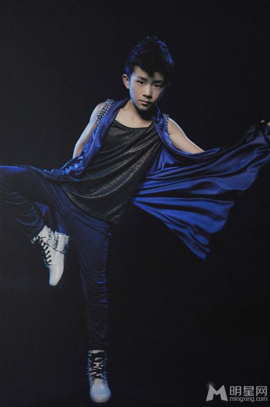 TFBOYS《HEART梦出发》黑色背景深蓝色装版_图-7