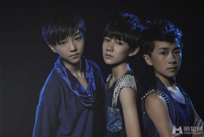 TFBOYS《HEART梦出发》黑色背景深蓝色装版_图-11